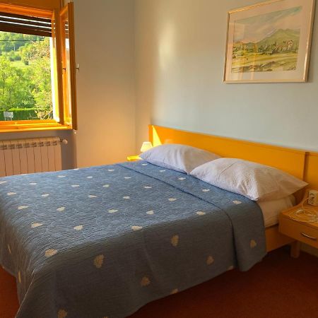 Hotel Gostisce Stari Grad à Senozece Extérieur photo