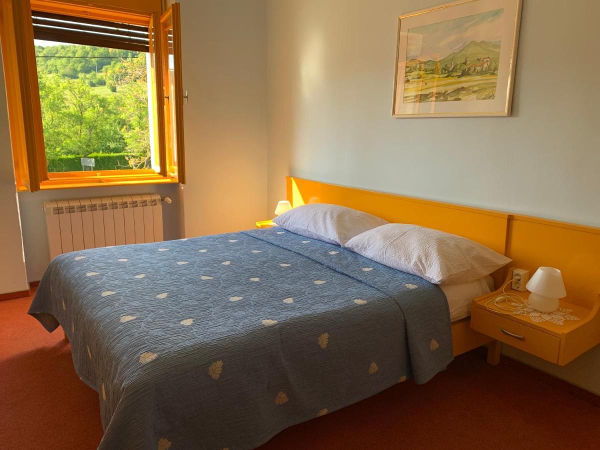 Hotel Gostisce Stari Grad à Senozece Extérieur photo
